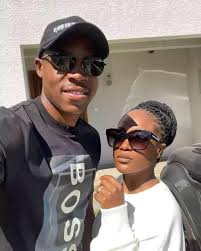 🔘Enock Mwepu🇿🇲 the computer❤️ 🖥 and his wife 🥰 . 🎯💰[SPACE FOR  ADVĖRT]💰 It pays when you advertisè with us🔥 whatsApp me +260 765649774