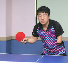 탁구 (table tennis)는 직사각형 나무 탁자에 네트를 걸고 양 사이드에 선수들이 서서 탁구채로 속이 빈 작은 플라스틱 재질의 공을 쳐 넘기면서 한다. íƒêµ¬ì—´ì • í•˜ë‚˜ë¡œ ê¿ˆì˜ì§ìž¥ ë„¤ì´ë²„ í¬ê¸°í–ˆì£ 