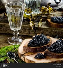 Der caviar wodka aus der michelsen manufaktur. Black Caviar Vodka Image Photo Free Trial Bigstock
