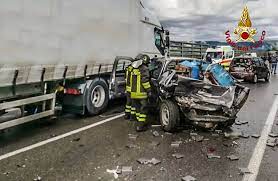 Barberino del mugello, cavallina nel centro disponiamo in vendita un 4 vani su due livelli con cantina. Camion Contro Auto Muore Un 74enne A Barberino Foto Cronaca Lanazione It