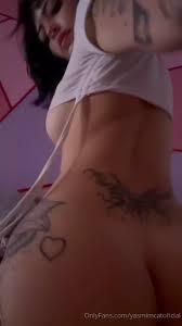 Yasmin Cat luciendo el OnlyFans con un video candente de cuatro bailando  mucho