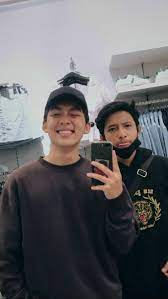 Nah, anak kelas bahasa itu emang gokil2 semua, gak cewek gak cowok semuanya ganti baju di kelas. Pin Di Cogan Indo