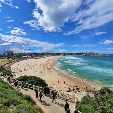 Packed Bondi Beach Post The City To Surf Fun Run Sydney Australia Bondi Beach Beach Places To Visit