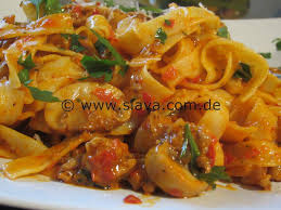 Schnelle Pastapfanne Mit Einer Leckeren Ajvar Knoblauch Hackfleischsosse Kochen Backen Leicht Gemacht Mit Schritt Fur Schritt Bildern Von Mit Slava Rezept Rezepte Nudeln Mit Hackfleisch Hackfleisch Rezept