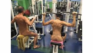 Nudist restaurant opens in paris.guessin' the salad comes undressed! France Insolite Une Salle De Sport Naturiste Ouvre A Paris