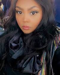 Daphne Grace's Instagram, Twitter & Facebook