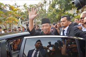 Tan sri muhyiddin yassin became the country's shortest ruling prime minister after he officially tendered his resignation today amid a prolonged and fractious power struggle with umno that has left. Muhyiddin Sworn In As Malaysia S Pm Mahathir Calls For Urgent Parliament Sitting As Ph Resistance Continues Se Asia News Top Stories The Straits Times