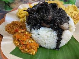 Nasi goreng cumi hitam ini tentunya terbuat dari tinta cumi yang berwarna hitam, sehingga membuat nasi berubah warna menjadi hitam. Nasi Cumi Hitam Madura Pak Kris Sunter Lengkap Menu Terbaru Jam Buka No Telepon Alamat Dengan Peta