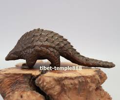 Pangolins, sometimes known as scaly anteaters, are mammals of the order pholidota (/fɒlɪˈdoʊtə/, from ancient greek ϕολιδωτός 'clad in scales'). Chinea Red Copper Auspicious Manis Pentadactyla Pangolin Armadillo Animal Statue Ebay