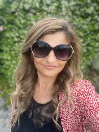 Introduction of a professional coach and author for women's empowerment