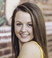 Holly Crow's Instagram, Twitter & Facebook