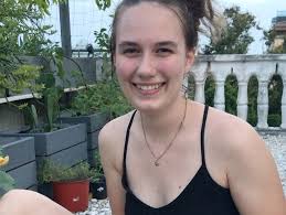 La primera planta de auyama que creció en mi huerto vivió muchisimos meses,  pero solo dio flores masculinas... @laurencegracia_ y yo nos quedábamos  perplejas viéndola y preguntándonos cuando diablos ...