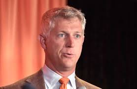 George D. 'Doug' Hilbert, an outstanding high school and college athlete  who later was a commercial real estate executive, dies