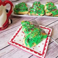 We have christmas trees, candy cane's, gingerbread men, and stars. Pillsbury Cinnamon Roll Christmas Trees Rumbly In My Tumbly