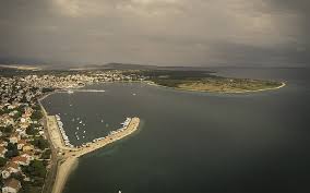 Zrće is a long pebble beach on the adriatic island of pag in the northern part of the croatian coast. Luftaufnahmen Novalja Kroatien Zrce Luftbild Crew