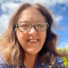 Liz Irvine's Instagram, Twitter & Facebook