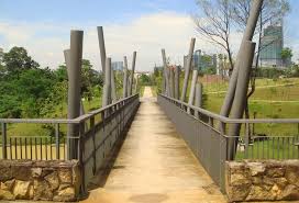 Taman dusun bandar berkeluasan 19 ekar adalah merupakan bekas setinggan kampung delima dan terletak berhampiran muzium diraja. Taman Dusun Bandar Kl Mapio Net
