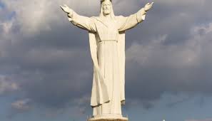 L'ancien ministre de l'intérieur il y a aussi derrière cette statue l'idée qu'un homme seul peut façonner la plus grande démocratie du monde. Visite De Swiebodzin Au Depart De Varsovie La Plus Haute Statue De Jesus Au Monde