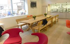 Tables, chairs, patio sets, recliners, vanity, bookcases Oak Tables