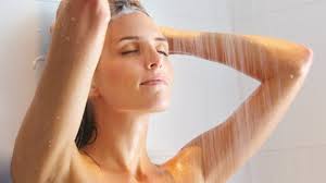 Badezimmer Luften Nach Dem Duschen Bei Offener Tur Droht Schimmel