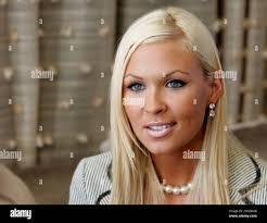 Lauren Jones's Instagram, Twitter & Facebook