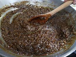2 cawan tepung gandum, 1 cawan gula, sedikit garam, 2 kotak kecil santan, 3 cawan air, sedikit pewarna merah. Kuih Pulut Wajik Aka Nasi Manis Yang Sangat Sedap Azie Kitchen