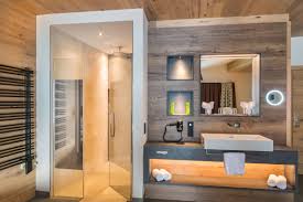 #allwhite #whitesuit #perfumes #jpg #parfum #fragrance #duft #düfte #hotel #badezimmer #shower #tiktokstar #tiktoker. Badezimmer In Modernem Hotel Mit Palme Dusche Badezimmer Zimmer Modern