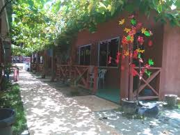 En.nordin bakar (il proprietario/chalet di operatore) ha preso la mia prenotazione per telefono e confermata via whatsapp. Pangkor Inn Chalet Reviews Malaysia Tripadvisor