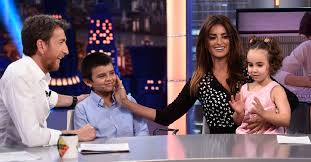 Maybe you would like to learn more about one of these? Penelope Cruz Presenta Su Documental Solidario En El Hormiguero Guiaongs Org