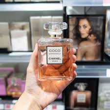 10 best perfumes for women.a very feminine fragrance, sophisticated, timeless, classy, elegant. Top 10 Perfumes To Get In France O Bon Paris Easy To Be Parisian