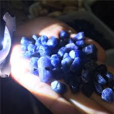 أَزْرَق • (ʾazraq) (feminine زَرْقَاء‎ (zarqāʾ), feminine dual زَرْقَاوَانِ‎ (zarqāwāni), common plural زُرْق‎ (zurq)). Ø£Ø­Ø¬Ø§Ø± ÙƒØ±ÙŠÙ…Ø© Ø·Ø¨ÙŠØ¹ÙŠØ© Ø¹Ø§Ù„ÙŠØ© Ø§Ù„Ø¬ÙˆØ¯Ø© 50 Ø¬Ø±Ø§Ù… Ø£ÙƒØ³ÙŠØ¯ Ø§Ù„Ø§Ù„Ù…ÙˆÙ†ÙŠÙˆÙ… Ø§Ù„Ø£Ø²Ø±Ù‚ Ø§Ù„Ø±ÙŠÙƒÙŠ Ø´ÙØ§Ø¡ Ø§Ù„ÙŠØ§Ù‚ÙˆØª Ø¹ÙŠÙ†Ø© Ù…Ù† Ø§Ù„Ø£Ø­Ø¬Ø§Ø± Ø§Ù„ÙƒØ±ÙŠÙ…Ø© Ø§Ù„Ø®Ø§Ù… Ù„ØµÙ†Ø¹ Ø§Ù„Ù…Ø¬ÙˆÙ‡Ø±Ø§Øª Stones Naoko