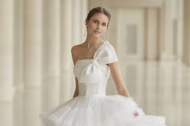 Sono perfetti per le spose che hanno scelto un'acconciatura semiraccolta. Gioielli Per La Sposa Come Abbinarli Al Vestito