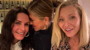 After making guest appearances in several television sitcoms, including. Friends Reunion Courteney Jen Und Lisa Wieder Zusammen Promiflash De