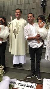 Mendikbud nadiem makarim menegaskan bahwa tidak ada rencana kemendikbud untuk meleburkan mata pelajaran agama dengan ppkn. Nadiem Makarim Mendikbud Berbeda Keyakinan Dengan Istrinya Majalah Sora