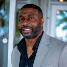 Aaron Elzy's Instagram, Twitter & Facebook