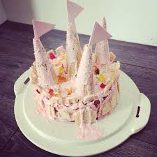 4 eier, 1 tasse zucker und 1 tasse mehl. Rezept Fur Eine Feenschlosstorte Meinhaushalt At