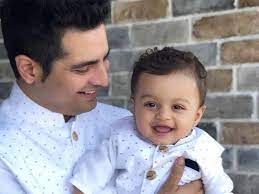 Mehra told indian express that nisha 'banged her head on the wall' after the alimony discussion between the estranged couple failed. Yeh Rishta S Karan Mehra And Son Kavish Twinning In White Is Super Adorable Times Of India