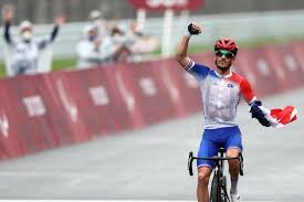 Performant chez les amateurs, où il conjuguait sa passion avec un métier de technicien dans une usine de la snecma, kévin le cunff avait grimpé . Cxvdhob2qxxocm