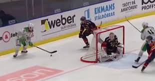 Då var det oklart huruvida han skulle spela med rögle under säsongen 2020/21. Har Star Nils Hoglander For Arets Sjukaste Mal I Shl Makalost