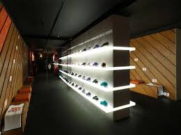 What An Awesome Way To Display Shoes Products The Brightly Lit Shelf And Dark Ambient Lighting Really Make Th Shoe Store Design Retail Lighting Store Design
