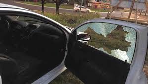 Vitre Cassee Voiture Vandalisee Sur Un Parking Du Boulevard Sud Free Dom