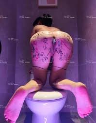 Pickkkku's stunning figure in this elegant shot