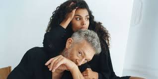 L'acteur vincent cassel, 51 ans, a dit oui ce vendredi 24 août à une mannequin de 21 ans, tina kunakey, dans la mairie de bidart, sur la côte basque, a constaté une journaliste de l'afp. Vincent Cassel Tina Kunakey Named Kooples Brand Ambassadors