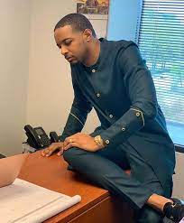 Hii ni kende malamu, kwa heri baba kaunda, kwa kweli umehitimu, hongera baba kaunda, umeacha ya muhimu, ya kukumbuka kaunda, pole wazambi. Royal Fashion Tanzania Tazama Mitindo Mingine Mipya Ya Kiume Hii Hapa