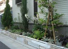 Contoh gambar desain lampu taman rumah minimalis terbaru: 18 Kreasi Taman Minimalis Sederhana Untuk Hunian Kecil Sejasa Com