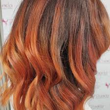 I capelli rossi stanno vivendo un momento davvero eccezionale. Ti Piacciono I Capelli Ramati Acconciature Tagli Colori Acconciatura Da Sposa E Da Sera Moda