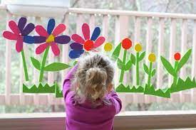 Fensterbilder mit kindern als farbenfrohe fensterdeko für ostern basteln? Basteln Mit Kindern Im Fruhling Anleitungen Fur Fensterbilder Vorlagen