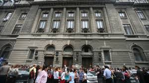 Facultatea de litere are, de asemenea, reprezentanți la lectoratele române de la pisa, calabria, heidelberg, salamanca, bruxelles, oxford, tel aviv și strânse legături cu specialiștii străini în studii românești și cu asociațiile de românistică din lume. AnchetÄƒ Profesorii De La Facultatea De Litere La Aniversarea A 150 De ExistenÈ›Äƒ Ai Acesteia Ii Bookaholic
