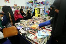 Percuma shawl mikayla dengan pembelian kombo august. Pengunjung Pbakl 2016 Lebih Tegas Dan Berdisiplin Pilih Buku