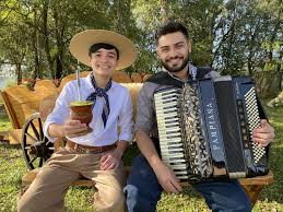 Livraria alfarrabista liliana queiroz , livros antigos, 1ªs edições,alfarrabistas, primeiras edições, manuscritos, livros raros, esgotados, fotografias , documentos +351 262 824 654 +351 966 884 333 Thomas Machado Liliana Cardoso E Os Mateadores Animam A Manha Dos Gauchos No Galpao Crioulo Galpao Crioulo Gshow